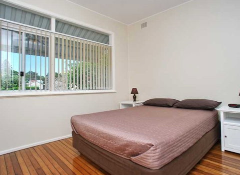 28 Rigney Street - Surfers Gold Coast 2