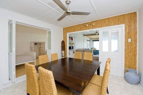 A Beach House On Sunset - Surfers Gold Coast 1