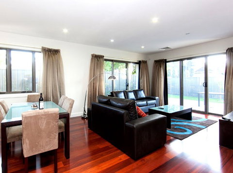 Abode Apartments Albury - Surfers Gold Coast 4