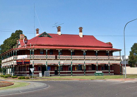 The New Coolamon Hotel - Surfers Gold Coast 0