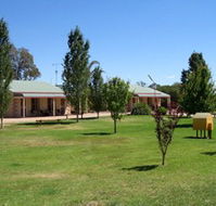 Narrandera Caravan Park - Surfers Gold Coast