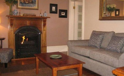 Bridal Falls Cottage - Surfers Gold Coast 4