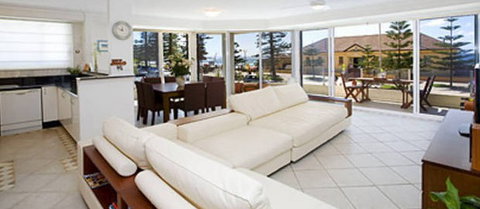 Absolute Beachfront Manly Bed And Breakfast - Surfers Gold Coast 5
