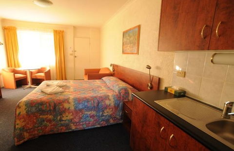 Amber Court Coonabarabran - Surfers Gold Coast 5