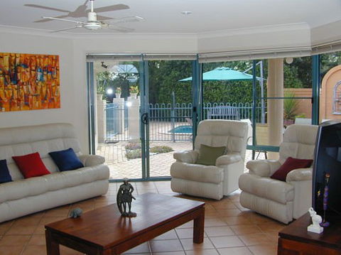 Golden Cane Bed And Breakfast - Surfers Gold Coast 0