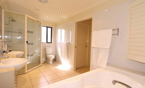 Ocean Paradise Holiday House - Surfers Gold Coast 1