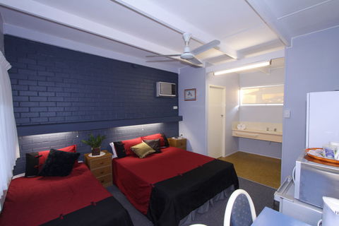 Moore Park Beach Motel - Surfers Gold Coast 0