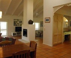 Moore Park Beach - Serenity Beach House - Surfers Gold Coast 1