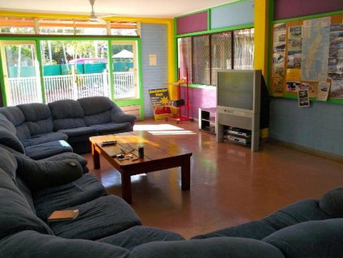 Fraser Roving Backpacker Resort - Surfers Gold Coast 1