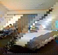 Longreach Motor Inn - Surfers Gold Coast