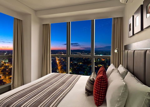Meriton Serviced Apartments - Brisbane - Surfers Gold Coast 2