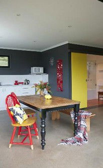 Deshons Retreat - Surfers Gold Coast 0