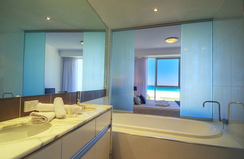 Reflection Tower Two - Surfers Gold Coast 1