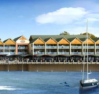Quality Suites Crest Mandurah - Surfers Gold Coast