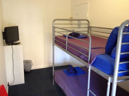 Zing Backpackers Hostel - Surfers Gold Coast 3