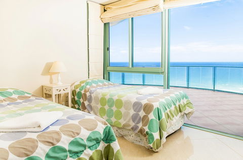 Waterford Apartments On Main Beach - Surfers Gold Coast 3