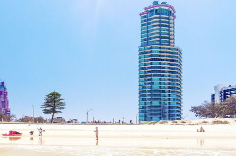 Waterford Apartments On Main Beach - Surfers Gold Coast 4