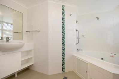 Beachcomber International Resort - Surfers Gold Coast 3