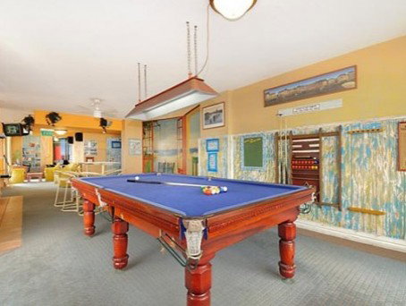 Sandy Point Beach Resort - Surfers Gold Coast 1