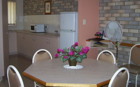 Cedar Lodge Holiday Units - Surfers Gold Coast 2