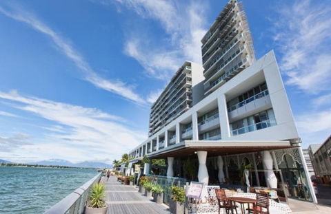 Cairns Harbour Lights Hotel - Surfers Gold Coast 5