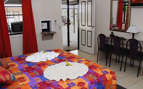 Charters Towers Motel - Surfers Gold Coast 0