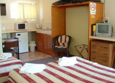 Affordable Gold City Motel - Surfers Gold Coast 2