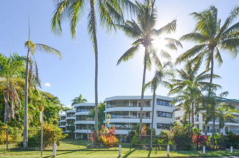 Roydon Beachfront Holiday Apartments - Surfers Gold Coast 5