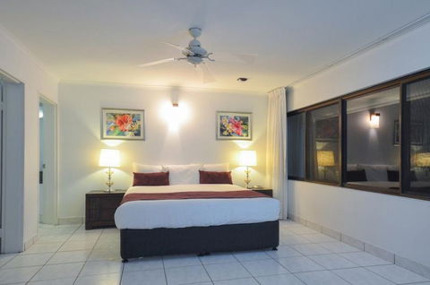 Roydon Beachfront Holiday Apartments - Surfers Gold Coast 7