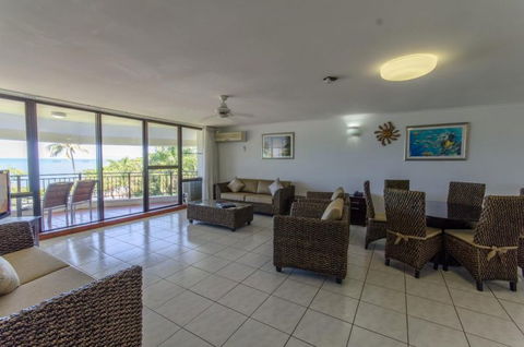 Roydon Beachfront Holiday Apartments - Surfers Gold Coast 9