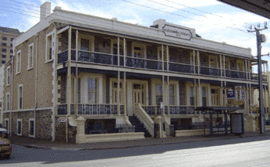 Glenelg Beach Hostel - Surfers Gold Coast
