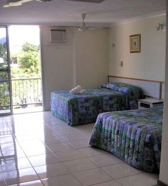 Cairns Holiday Lodge - Surfers Gold Coast 2