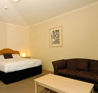 Quality Hotel Tiffins on the Park - Surfers Gold Coast