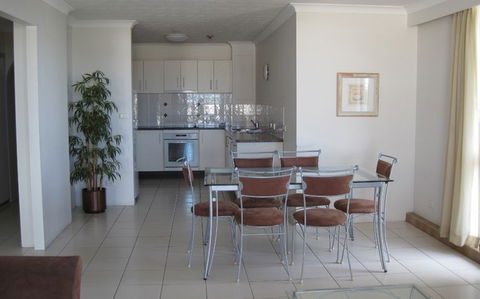 Beach Palms Holiday Apartments - Surfers Gold Coast 4