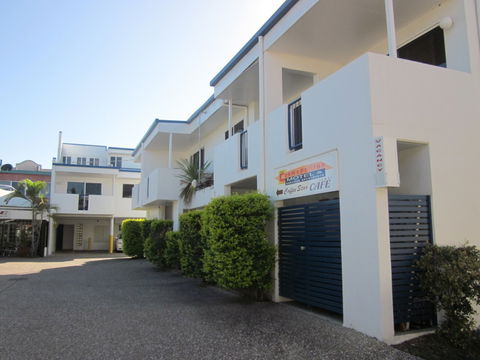 Cosmopolitan Motel And Serviced Apartments - Surfers Gold Coast 3