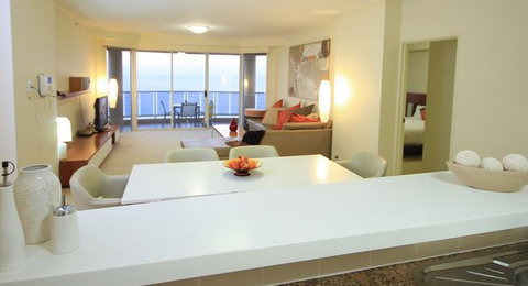 Xanadu Main Beach - Surfers Gold Coast 3