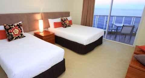 Xanadu Main Beach - Surfers Gold Coast 4