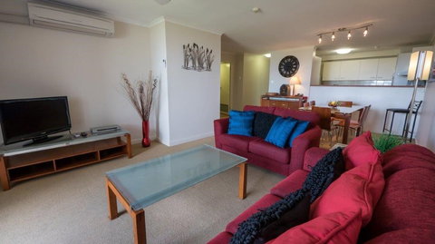 Coral Towers Holiday Apartments - Surfers Gold Coast 1