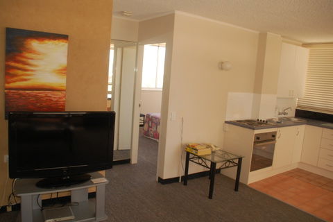 The Shore Holiday Apartments - Surfers Gold Coast 2