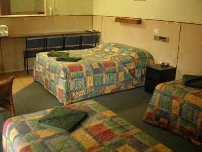 Cross Roads Motel - Surfers Gold Coast 1