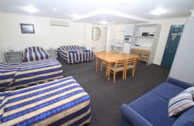 Lakeview Motor Inn - Surfers Gold Coast 4