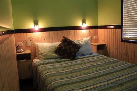 Aussie Outback Oasis Cabin And Van Village - Surfers Gold Coast 1