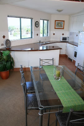 Santa Fe Holiday Apartments - Surfers Gold Coast 3