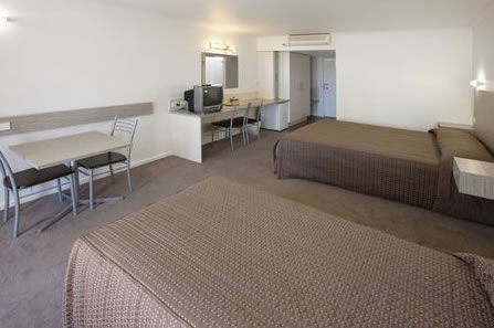 Sandors Motor Inn - Surfers Gold Coast 2