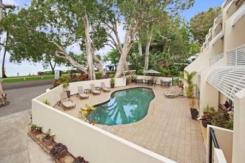Marlin Waters Beachfront Apartments - Surfers Gold Coast 1