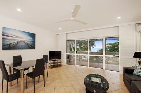 Marlin Waters Beachfront Apartments - Surfers Gold Coast 2