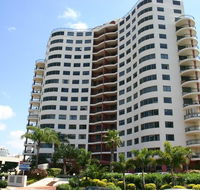Meriton Apartments - Surfers Gold Coast