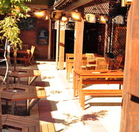 Brecknock Hotel - Surfers Gold Coast