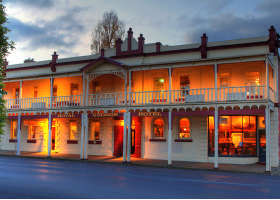 Royal George Hotel - Surfers Gold Coast 0