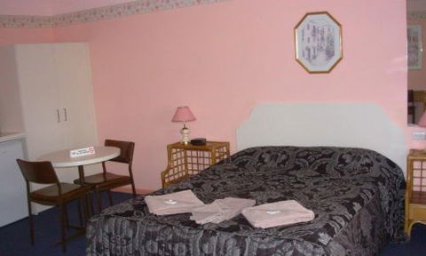 Roundhouse Motel - Surfers Gold Coast 4